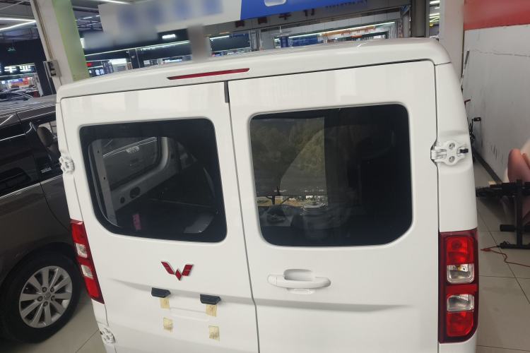 Used Wuling Yangguang 2025 Model 310KM Bus Edition—Customized by CATL