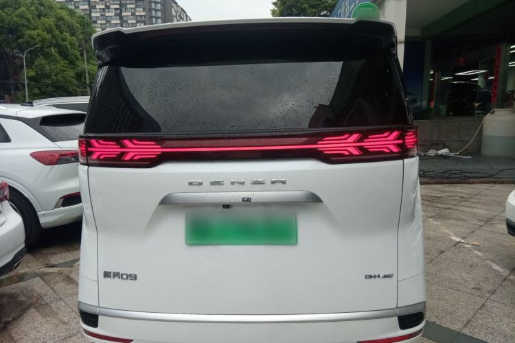 Used Denza D9 2022 DM-i 970 Four-Wheel Drive Flagship Model
