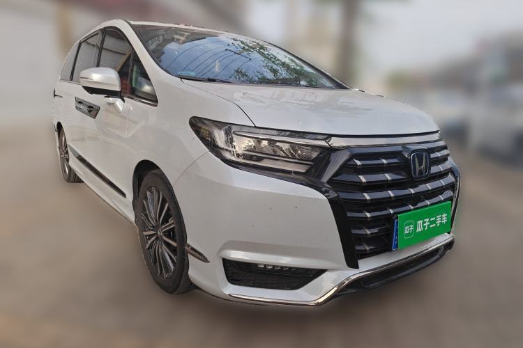 Used Honda Elysion 2024 2.0L eHEV Luxury Edition Front Right 45 Deg