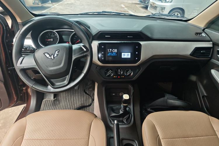 Used Wuling Hongguang 2019 1.5L S Comfort Edition China VI LAR