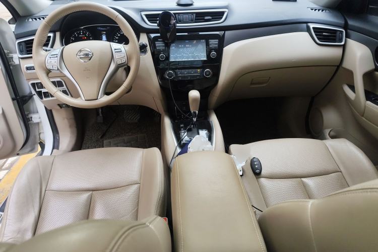 Used Nissan X-Trail 2016 2.0L CVT Smart Enjoyment Version 4WD
