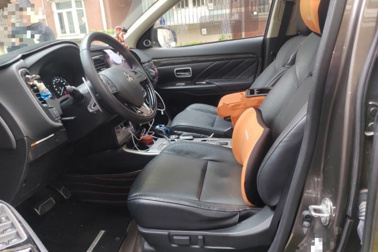 Used Mitsubishi Outlander 2019 2.4L 4x4 Zhi Xiang Edition 7 Seats China V Emission Standard Left Front Seat