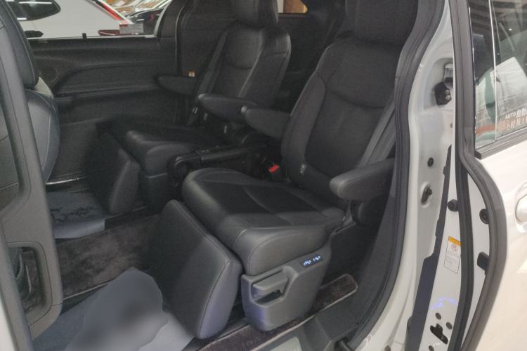 Used Toyota Sienna 2021 2.5L Hybrid Premium Edition
