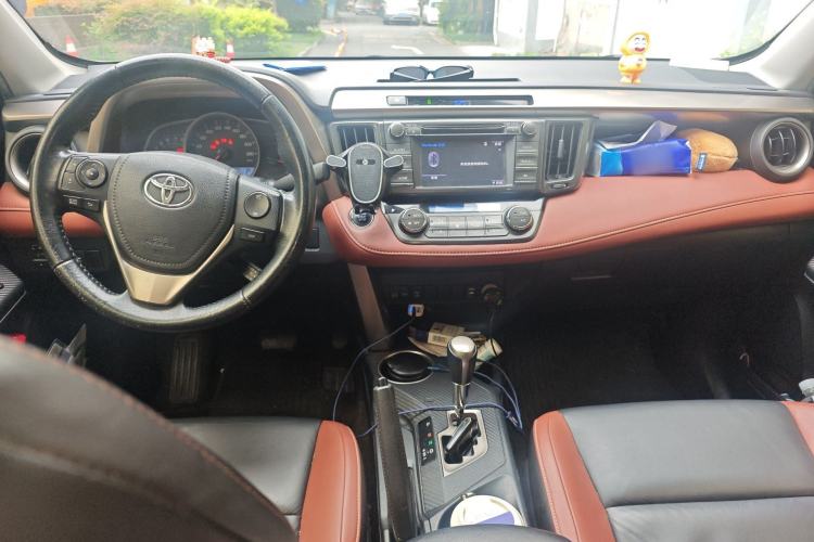 Used Toyota RAV4 2013 2.5L Automatic 4x4 Elite Edition Center Console