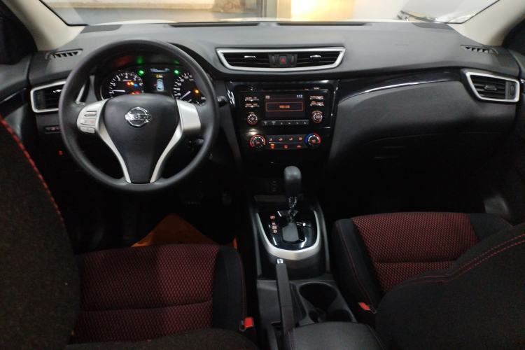 Used Nissan Qashqai 2016 2.0L CVT Elite Edition Center Console