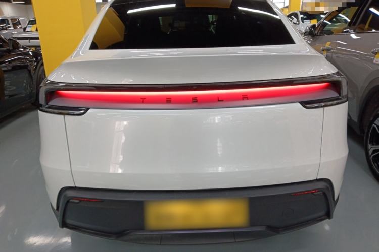 Used Tesla Model Y 2025 Long-Range All-Wheel-Drive Version