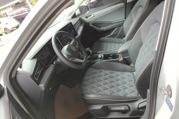 Used Volkswagen Sagitar 2023 300TSI DSG Excellence Edition Left Front Seat