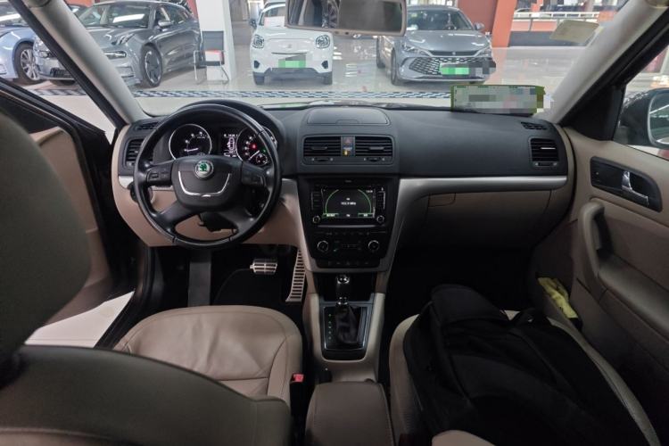 Used Skoda Yeti 2013 1.8T DSG Prestige Edition Center Console