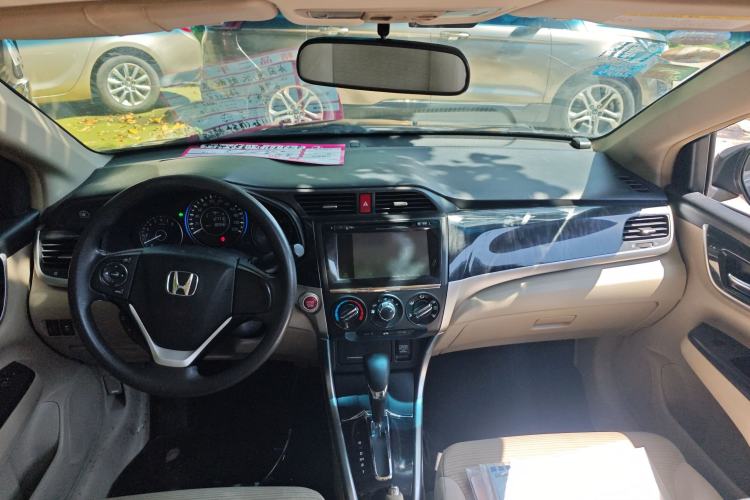 Used Honda Crider 2015 1.8L automatic luxury edition Center Console