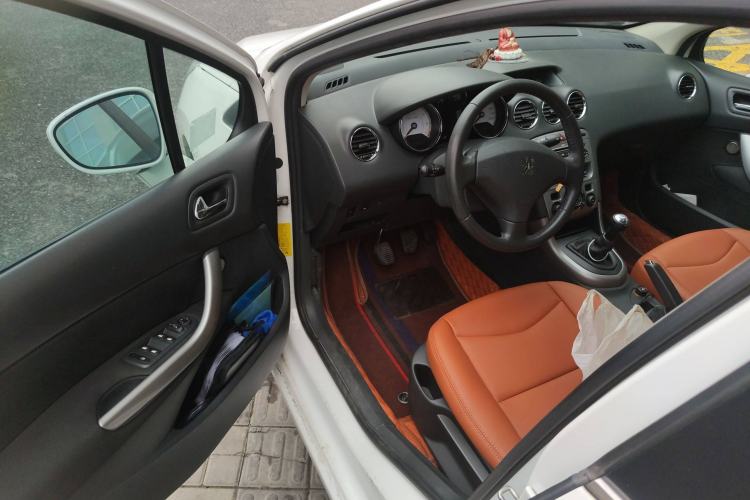 Used Peugeot 408 2011 2.0L Manual Luxury Edition
