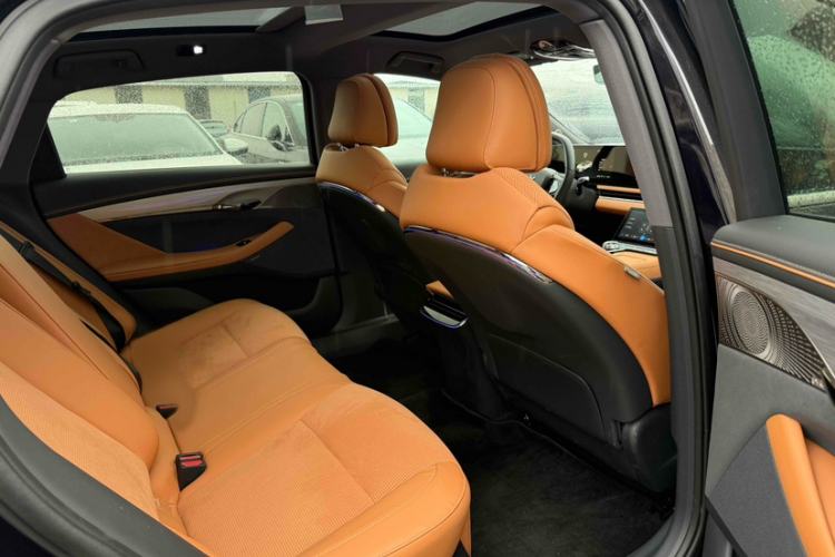 Used VOYAH PASSION 2024 PHEV Four-Wheel Drive Ultra-Long Range Flagship Model
