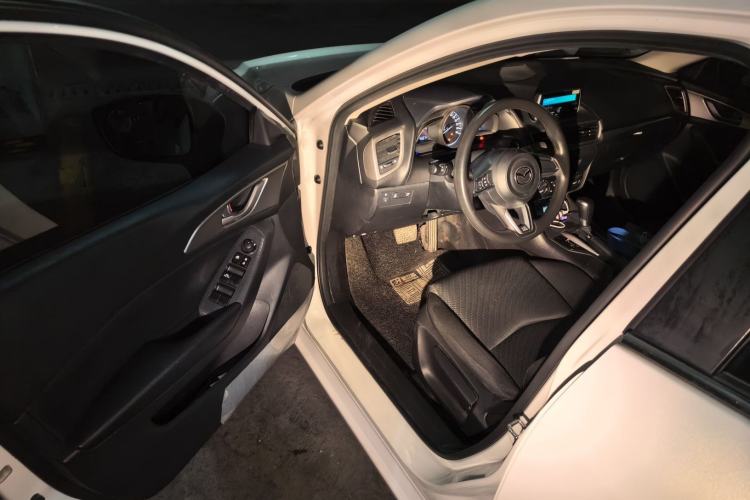Used Mazda 3 Axela 2017 Sedan 1.5L Automatic Comfort Model Emission Standard China V
