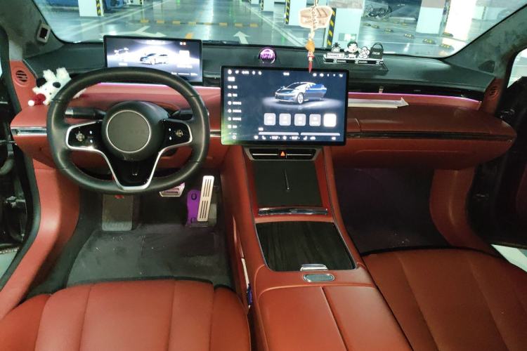 Used Hima Luxeed S7 2025 855 km Max
