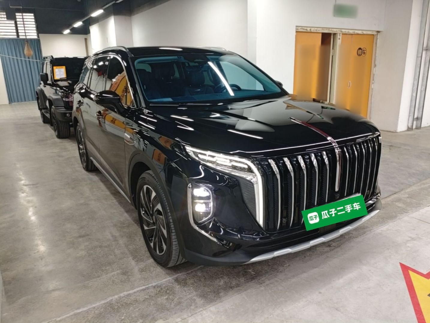 Hongqi HS7 PHEV 2024 2.0T PHEV Four-Wheel Drive Flagship Edition 7 Seats — снимка 3