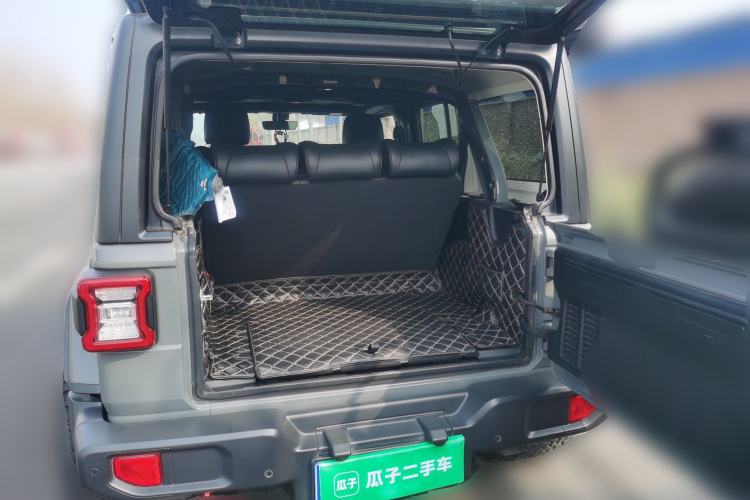 Used Jeep Wrangler 2018 2.0T Sahara Four-Door Edition
