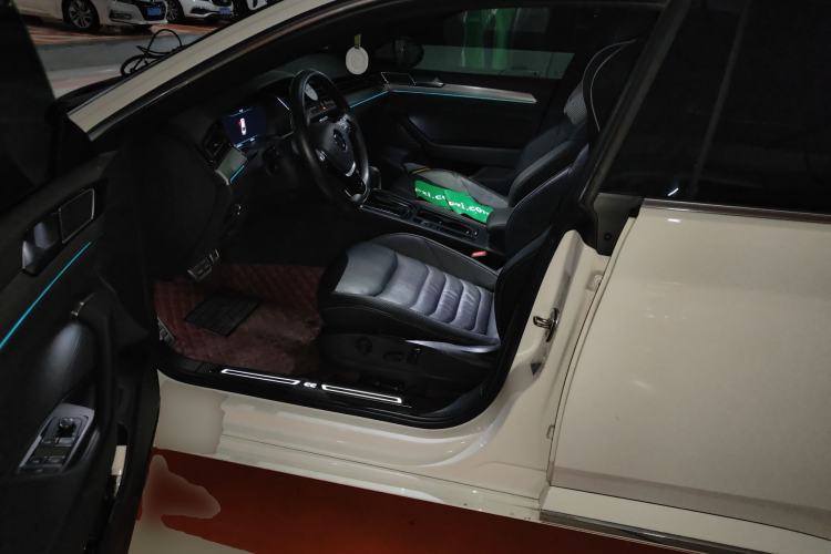 Used Volkswagen FAW-Volkswagen CC 2019 330TSI Glamour Edition China V Standard Driver Seat