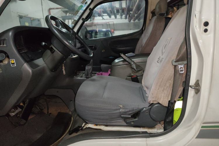 Used Jinbei Hiace 2014 2.0L 5th Generation Kuaiyunwang Business Version 4G19 Left Front Seat