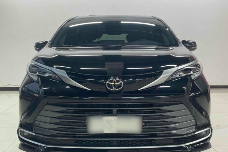 Used Toyota Sienna 2026 Model 2.5L Dual-Engine Four-Wheel-Drive Premium Edition