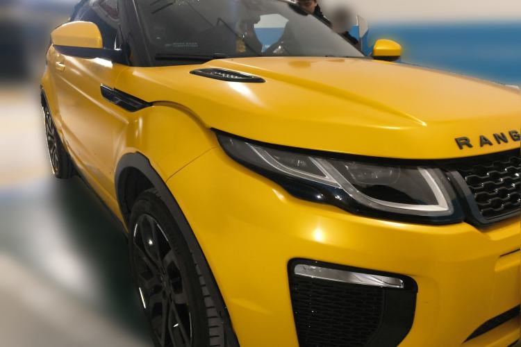 Used Land Rover Range Evoque 2018 240 PS HSE DYNAMIC Convertible Front Right 45 Deg