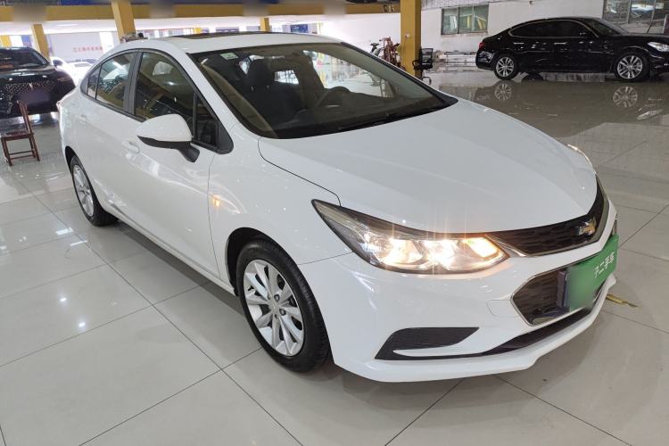 Used Chevrolet Cruze 2018 320 Automatic Pioneer Sunroof Edition Front Right 45 Deg