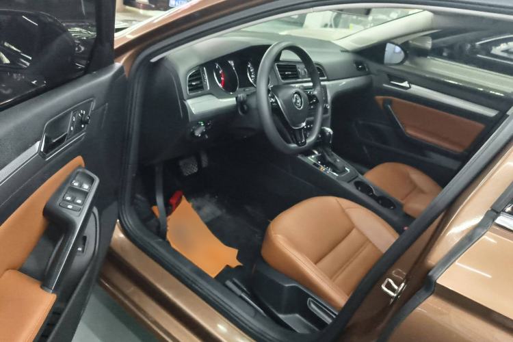 Used Volkswagen Lamando 2017 230TSI DSG Fashion Edition
