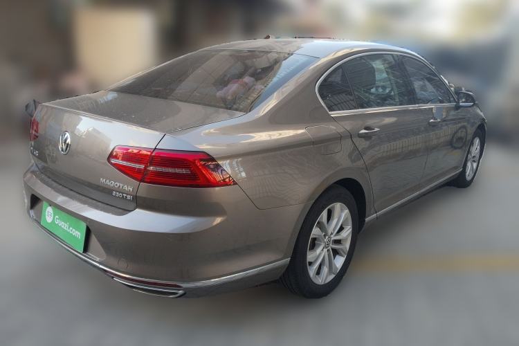 Used Volkswagen Magotan 2017 330TSI DSG Luxury Model Rear Right 45 Deg