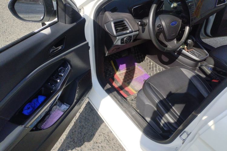 Used Ford Escort 2015 1.5L Automatic Fashion Model
