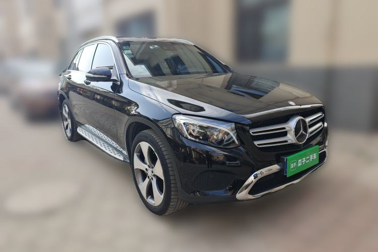Used Mercedes-Benz GLC 2016 GLC 300 4MATIC Luxury Model Front Right 45 Deg