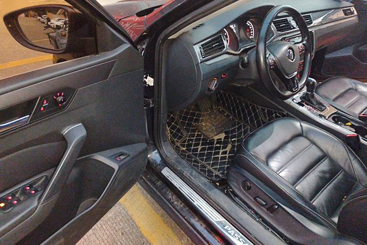 Used Volkswagen Passat 2017 280TSI DSG Luxury Edition Driver Seat