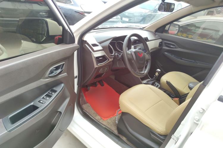 Used Wuling Hongguang 2021 1.5L Revised S Standard Version Hydraulic-Power-Assisted LAR Driver Seat