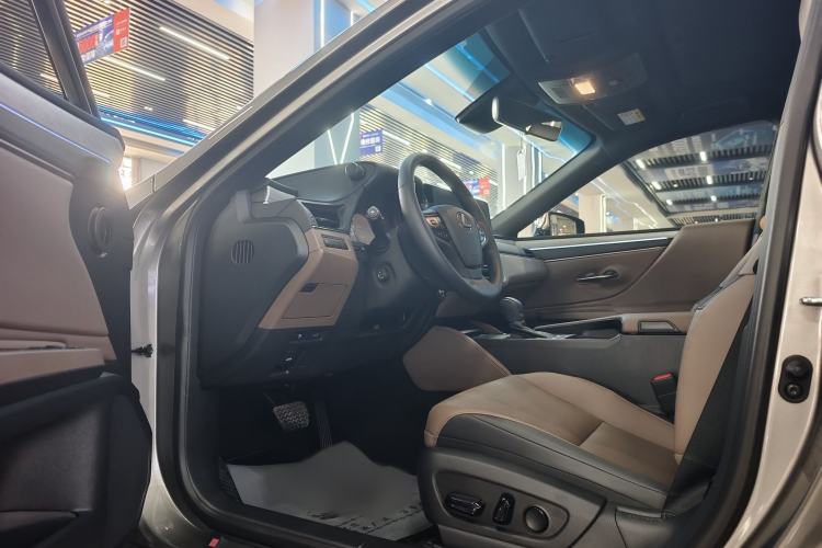 Used Lexus ES 2025 200 Premium Edition
