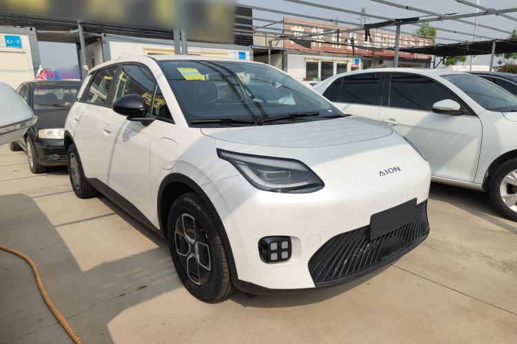 Used AION UT 2025 330 Starlight Edition Front Right 45 Deg