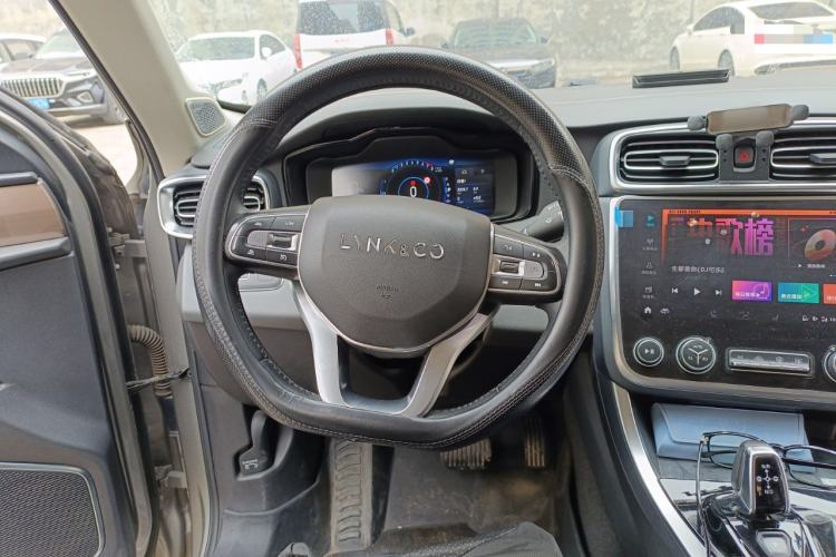 Used Lynk & Co 01 2019 2.0T Two-Wheel-Drive Pro Version China VI Standard
