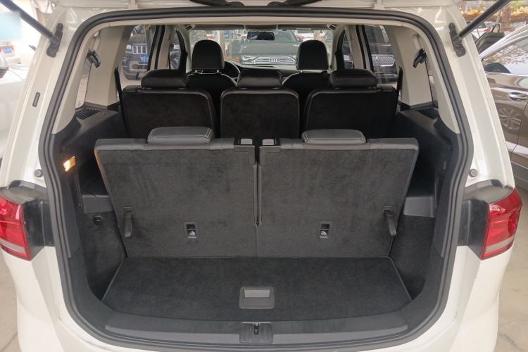 Used Volkswagen Touran 2021 Volkswagen Touran L 280TSI DSG Style Edition 7 Seats
