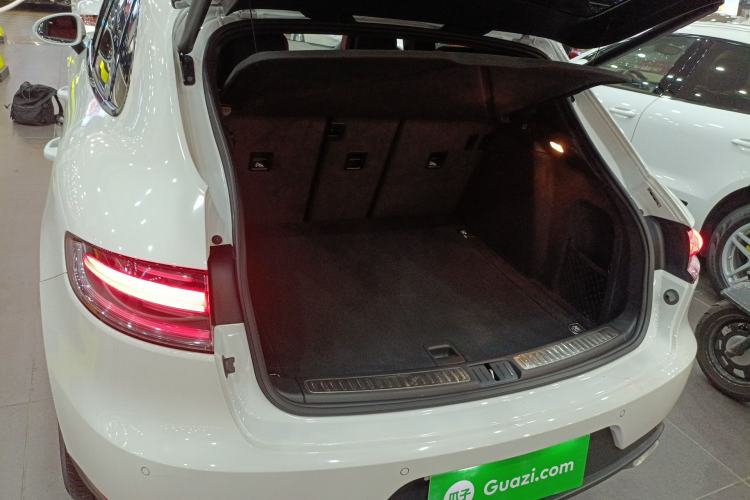 Used Porsche Macan 2021 Macan 2.0T Trunk