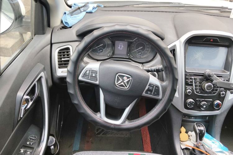 Used JMC Yusheng S350 2013 2.4T Automatic 2WD Diesel Luxury Edition 5 Seats Steering Wheel