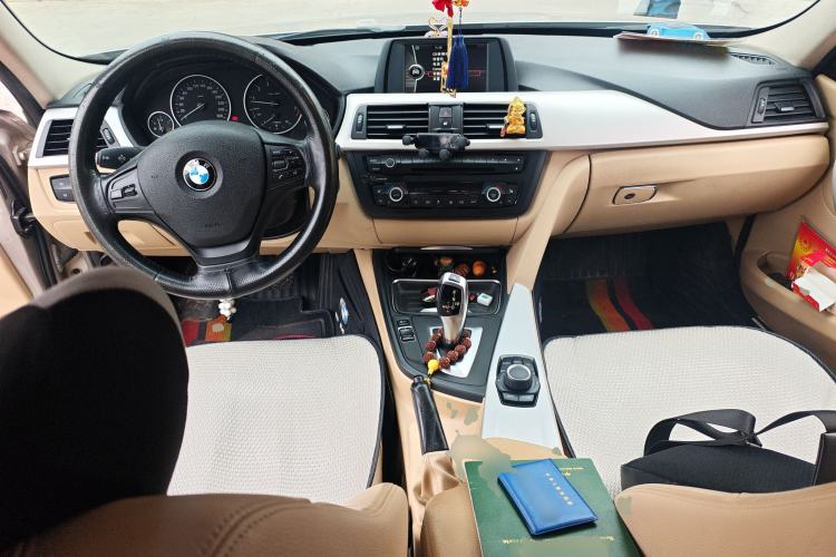 Used BMW 3 Series 2013 320i Sport Edition Center Console