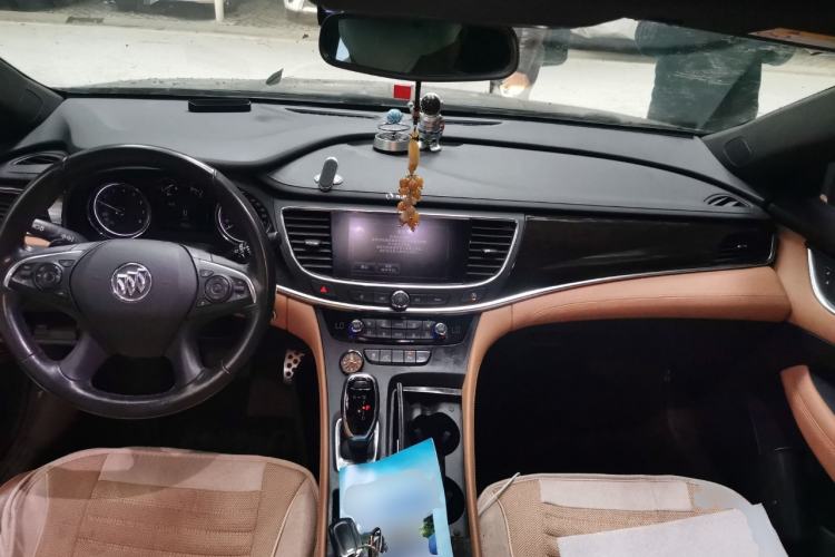Used Buick LaCrosse 2016 28T Premium Edition Center Console