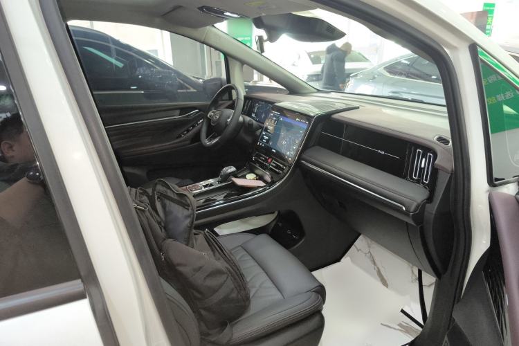 Used GAC Trumpchi M8 2024 Master Series 400T Prestige Edition Right Front Seat