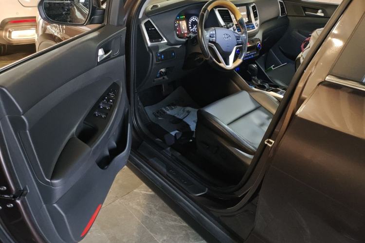 Used Hyundai Tucson 2018 1.6T Dual-Clutch Two-Wheel Drive 15th Anniversary Special Edition