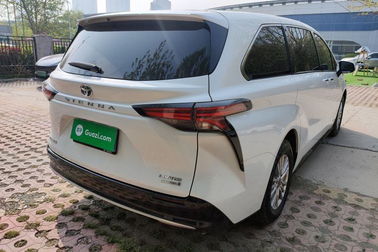 Used Toyota SIENNA 2021 2.5L Hybrid Premium Edition Rear Right 45 Deg