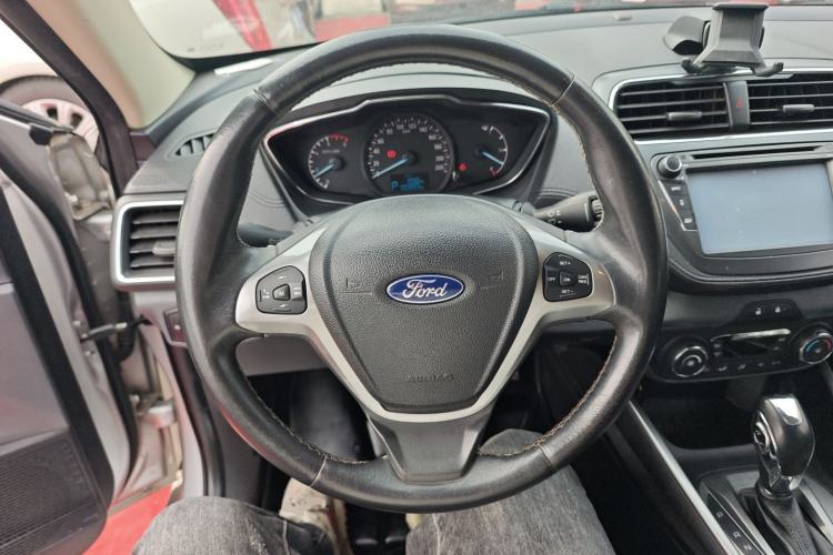 Used Ford Escort 2015 1.5L Automatic Fashion Model
