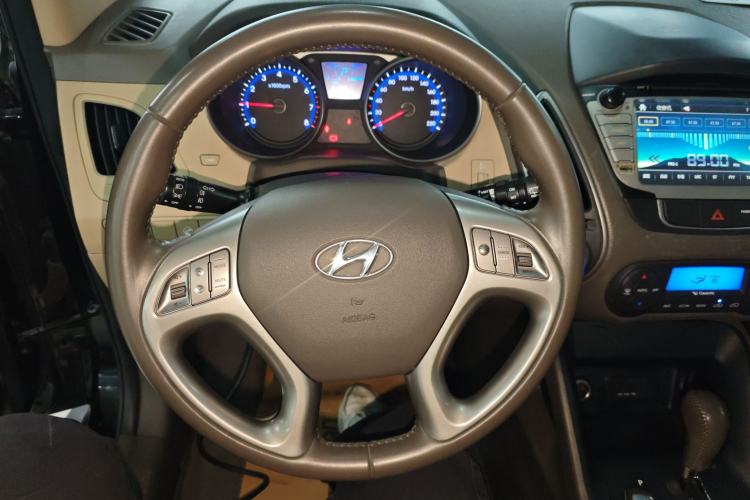 Used Hyundai ix35 2015 2.0L Automatic 2WD Smart Version China V Standard Steering Wheel
