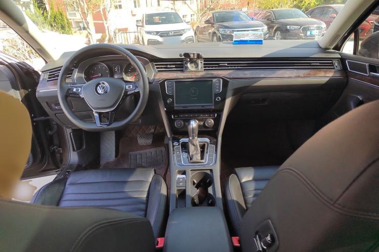 Used Volkswagen Magotan 2018 Facelift 330TSI DSG Luxury Model Center Console