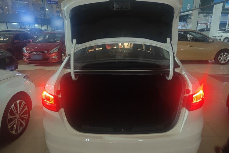 Used Ford Escort 2017 Happiness Edition 1.5L Automatic Fashion Version Trunk