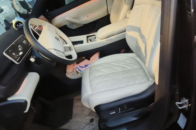 Used Nio ES6 2025 75 kWh Left Front Seat