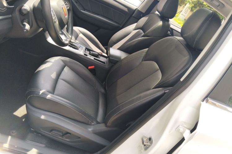 Used Roewe RX5 2016 20T Two-Wheel Drive Automatic Internet Smart Edition
