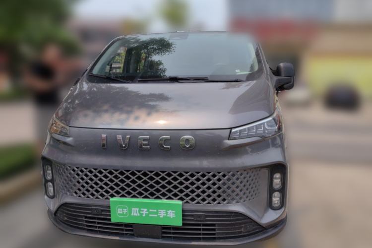 Used Iveco Fidato 2023 C30 Passenger Van 2.0T 93kW Manual Transmission Xingtu Edition Low Roof