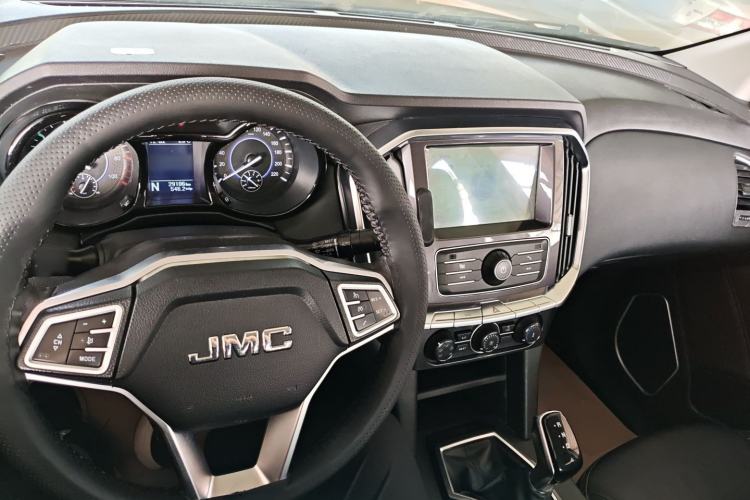Used JMC Yuhu EV 2022 4x2 LX JX1032PSEF5BEV Center Console