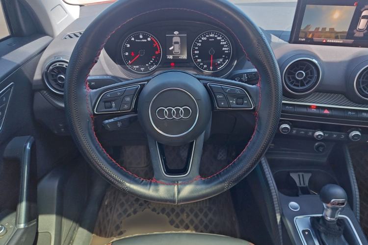 Used Audi Q2L 2020 35 TFSI Fashion Dynamic Model Steering Wheel